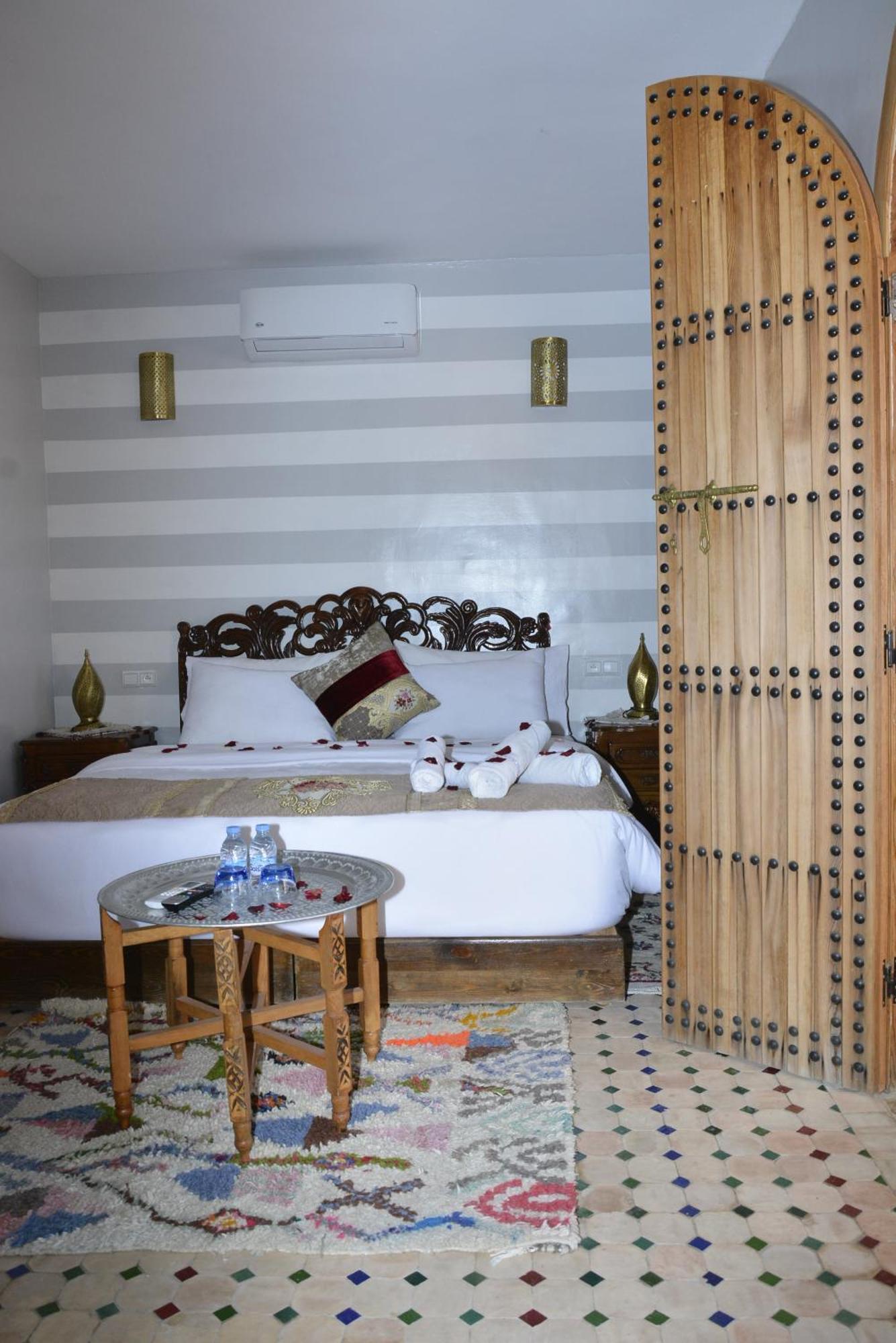Riad Colors & - Family